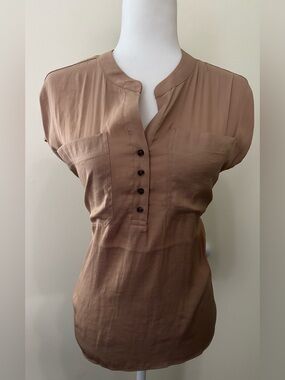 Joie Women's Brown Short Sleeve Henley Blouse. NWT